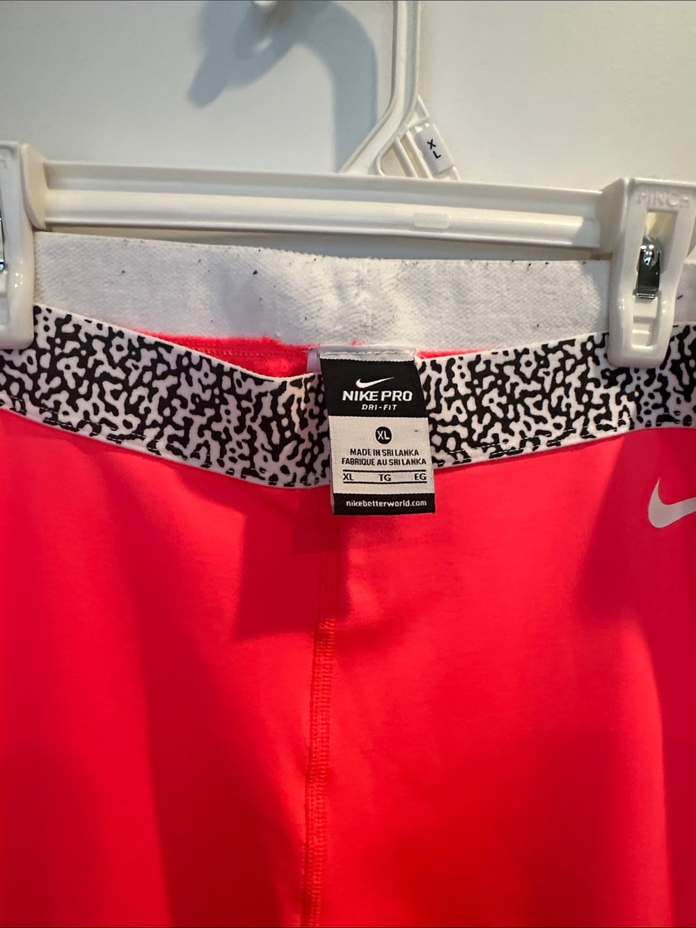 Nike Bright Pink 'JUST DO IT' women’s Leggings with Patterned Waistband - Picture 2 of 4